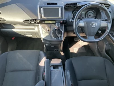 Toyota WISH  с аукциона в Японии