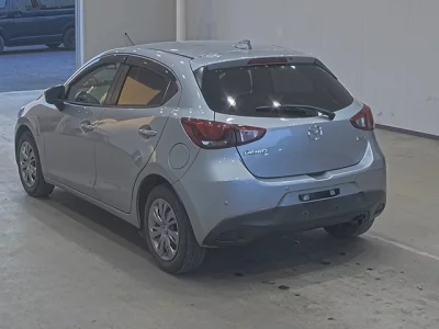Mazda DEMIO  с аукциона в Японии