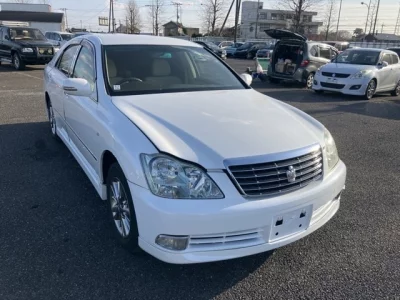 Toyota CROWN  с аукциона в Японии