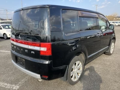 Mitsubishi DELICA D5