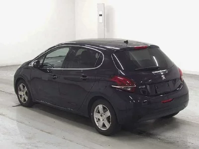 Peugeot 208  с аукциона в Японии