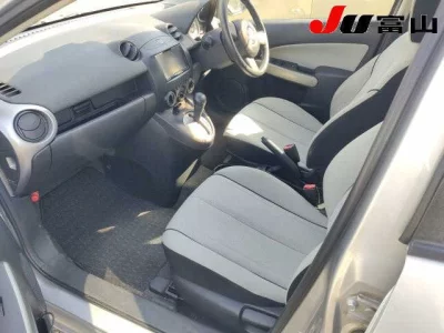 Mazda DEMIO  с аукциона в Японии