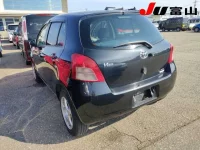 Toyota VITZ лот № 1034 оценка 3.5  с аукциона в Японии 1