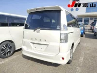 Toyota VOXY лот № 1052 оценка R  с аукциона в Японии 4