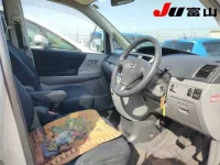 Toyota VOXY лот № 1052 оценка R  с аукциона в Японии 5