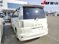 Toyota VOXY лот № 1052 оценка R  с аукциона в Японии 1