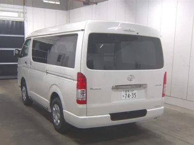 Toyota HiAce Van