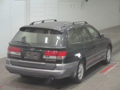 Toyota CALDINA  с аукциона в Японии