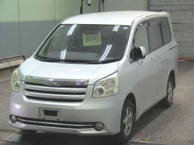 Toyota NOAH  с аукциона в Японии