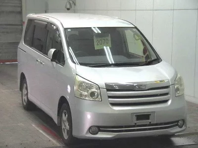 Toyota NOAH  с аукциона в Японии