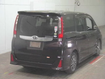 Toyota NOAH  с аукциона в Японии