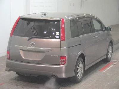 Toyota ISIS