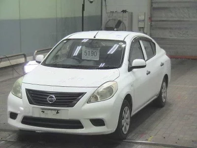 Nissan LATIO  с аукциона в Японии