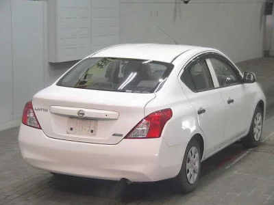 Nissan LATIO  с аукциона в Японии