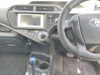 Toyota AQUA лот № 2204 оценка 3.5  с аукциона в Японии 4