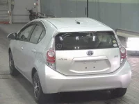 Toyota AQUA лот № 2204 оценка 3.5  с аукциона в Японии 1