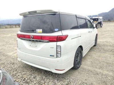 Nissan ELGRAND  с аукциона в Японии