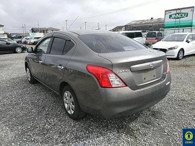 Nissan LATIO  с аукциона в Японии