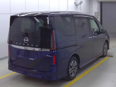 Nissan SERENA  с аукциона в Японии