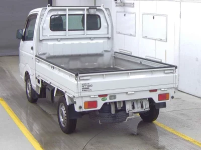 Nissan NT100 Clipper