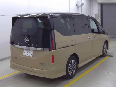 Nissan SERENA  с аукциона в Японии