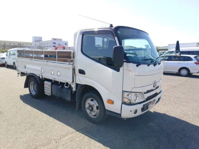 Toyota DYNA  с аукциона в Японии