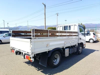 Toyota DYNA  с аукциона в Японии