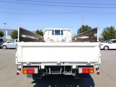 Toyota DYNA  с аукциона в Японии