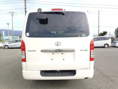 Toyota HiAce Van