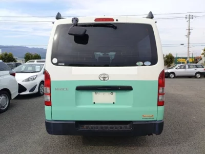 Toyota HiAce Van