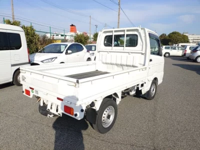 Nissan NT100 Clipper