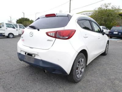 Mazda DEMIO  с аукциона в Японии