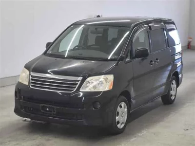 Toyota NOAH  с аукциона в Японии