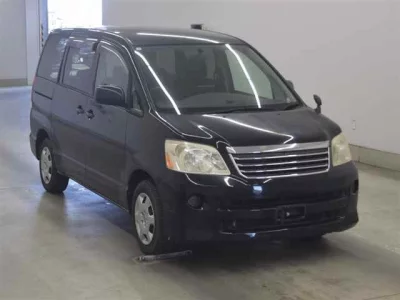 Toyota NOAH  с аукциона в Японии