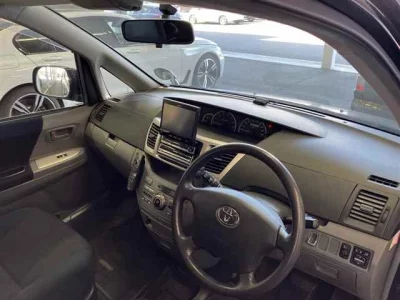 Toyota NOAH  с аукциона в Японии