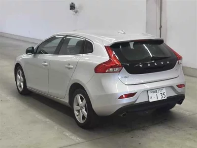 Volvo V40  с аукциона в Японии