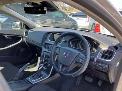 Volvo V40  с аукциона в Японии