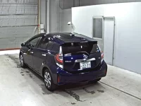 Toyota AQUA лот № 3062 оценка R  с аукциона в Японии 1