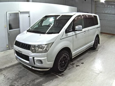 Mitsubishi DELICA D5