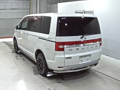 Mitsubishi DELICA D5