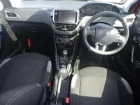 Peugeot 208 лот № 9197 оценка 3.5  с аукциона в Японии 2