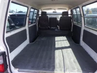 Mazda BONGO VAN лот № 9085 оценка 3.5  с аукциона в Японии 2