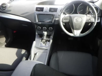 Mazda AXELA  с аукциона в Японии