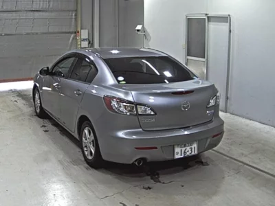 Mazda AXELA  с аукциона в Японии