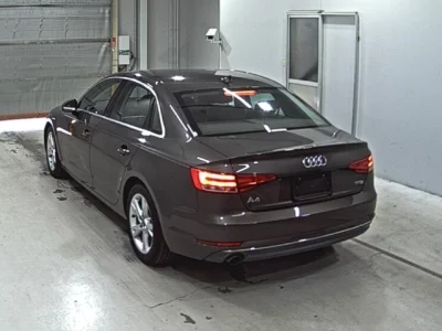 Audi A4  с аукциона в Японии