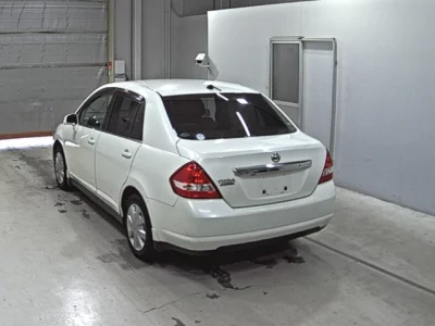 Nissan TIIDA LATIO  с аукциона в Японии