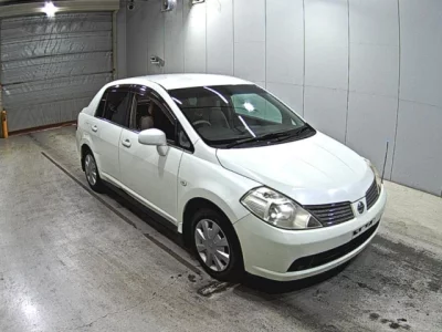 Nissan TIIDA LATIO  с аукциона в Японии