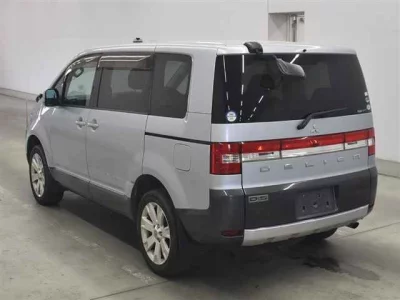 Mitsubishi DELICA D5
