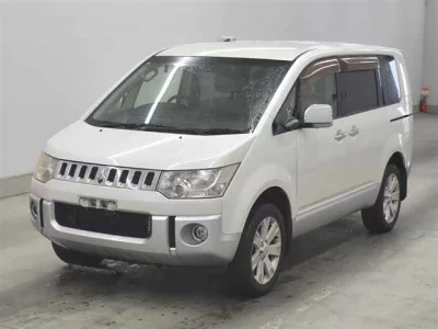 Mitsubishi DELICA D5
