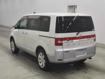 Mitsubishi DELICA D5